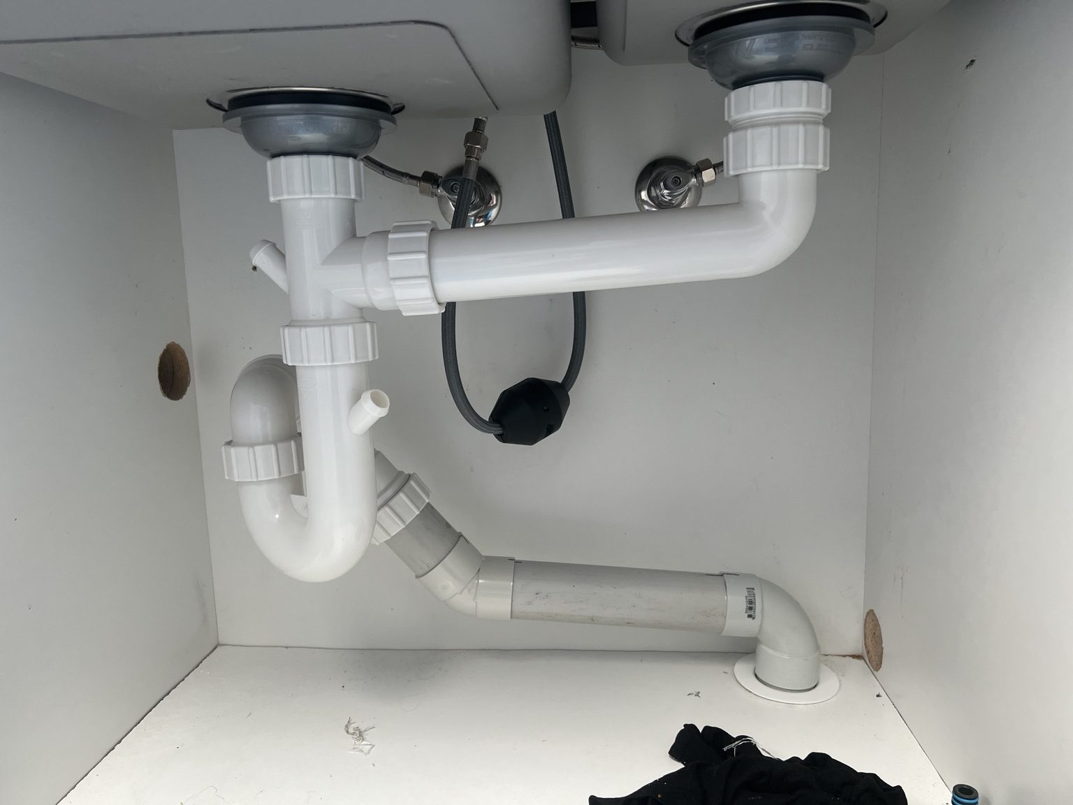Under-sink waste plumbing
