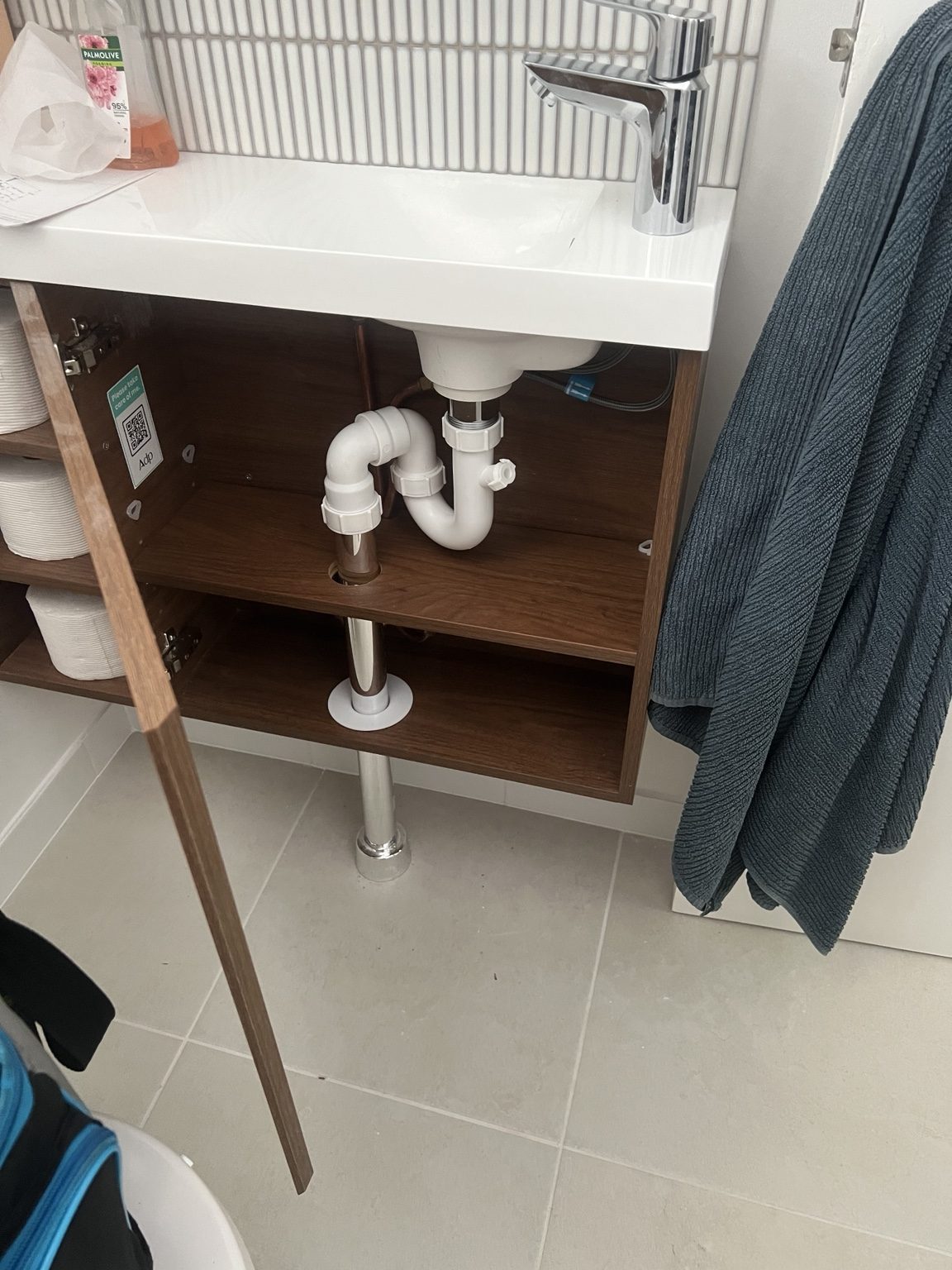 Basin waste plumbing